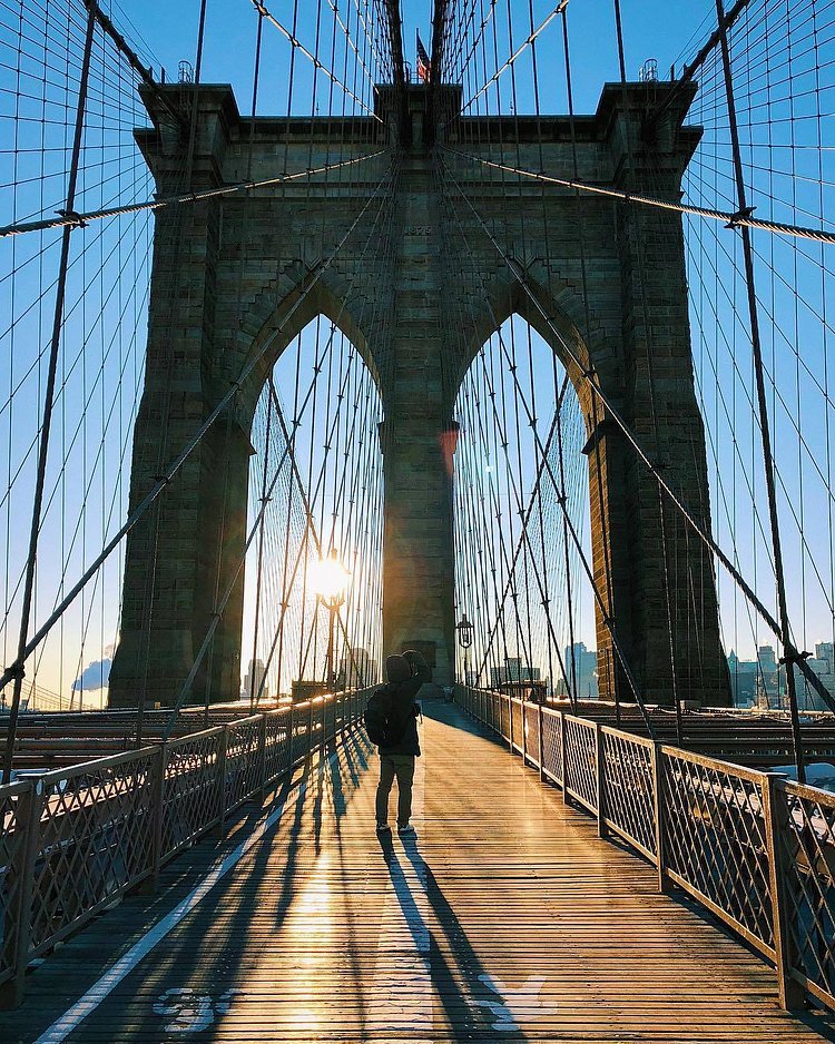 This morning on the #BrooklynBridge . A brand new day ☀️😎
