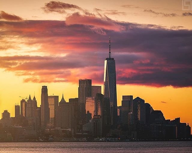 New York, New York. Photo via @beholdingeye #viewingnyc #newyork #newyorkcity #nyc #sunset #skyline
