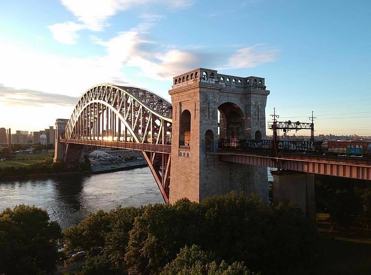 Hell Gate Bridge, Astoria, Queens. Photo via @astoryofastoria #viewingnyc #newyorkcity #newyork #nyc
