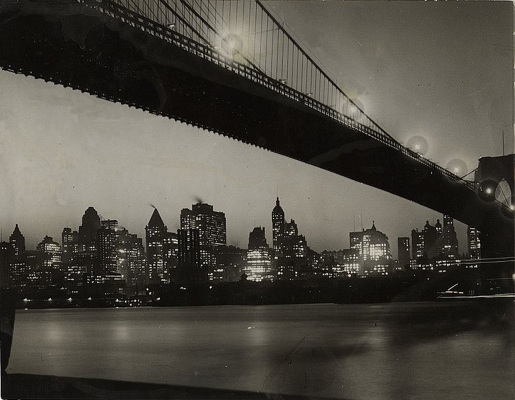Old New York In Photos – Brooklyn Bridge & The Manhattan Skyline At Night 1928