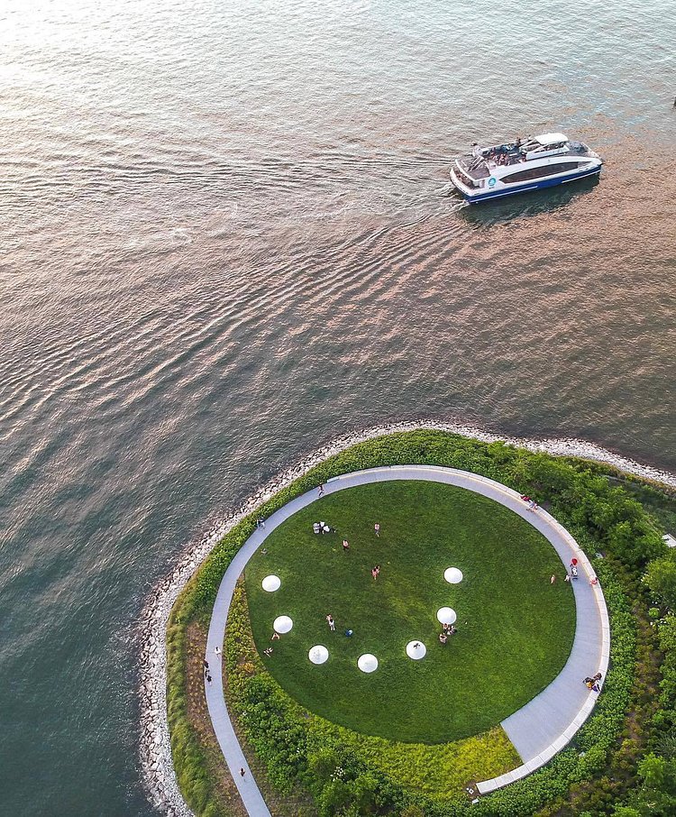 Hunters Point South Park, Queens. Photo via @ctg125 #viewingnyc #newyork #newyorkcity #nyc