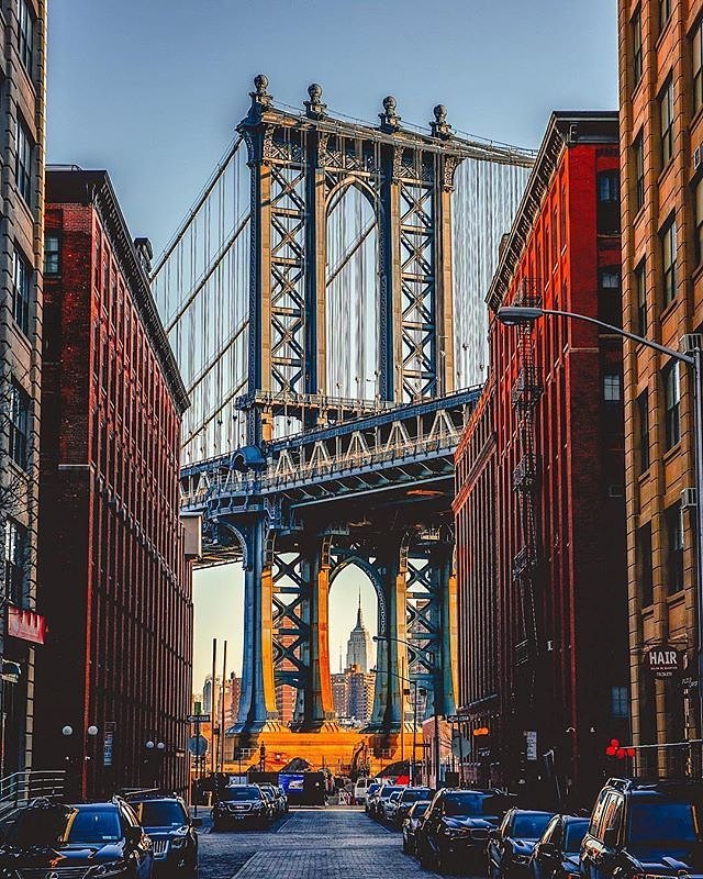 Dumbo, Brooklyn. Photo via @mc_gutty #viewingnyc #newyork #newyorkcity #nyc #manhattanbridge #empirestatebuilding