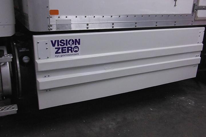 City begins installing truck sideguards to protect pedestrians, cyclists &amp; motorists. http://t.co/Rsofr0nGI5 http://t.co/Hc987fT4zc