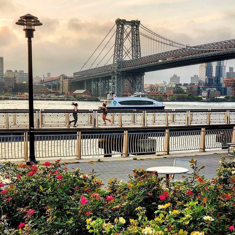 Williamsburg Bridge, New York, New York. Photo via @qwqw7575 #viewingnyc #newyorkcity #newyork #nyc