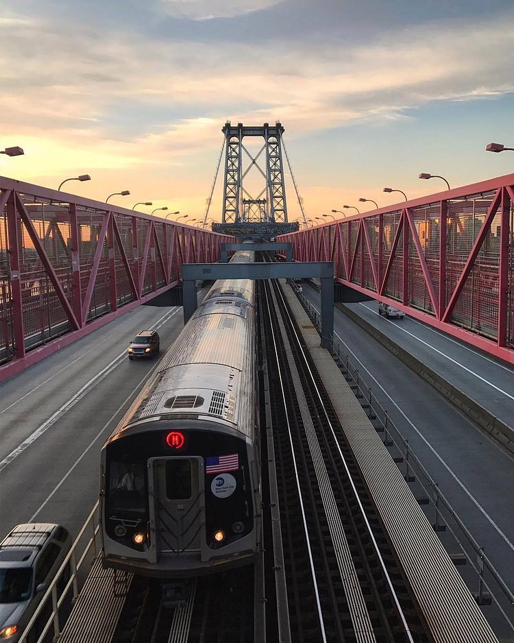 Williamsburg Bridge, New York. Photo via @bdspitz #viewingnyc #newyorkcity #newyork #nyc #williamsburgbridge
