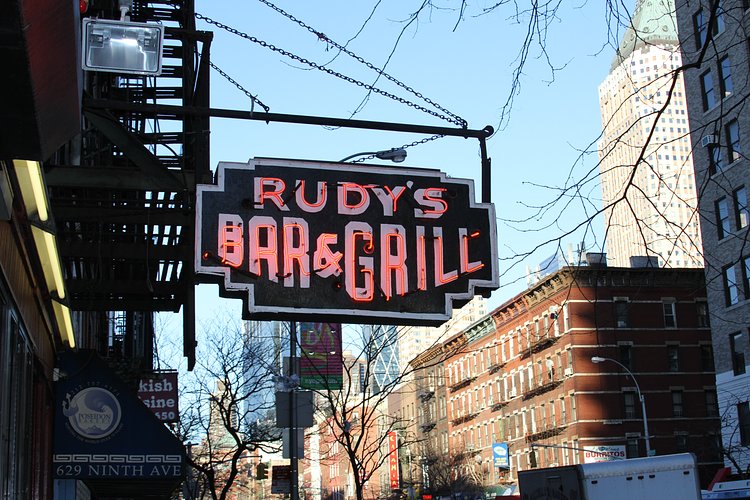 Rudys Bar | One of the best dive bars in NYC