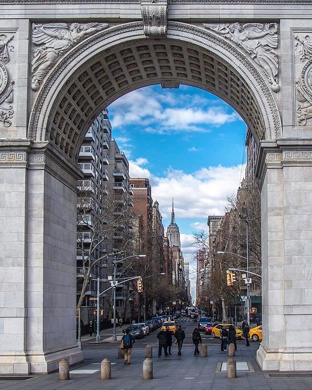 Washington Arch, New York, New York. Photo via @newyorkcitykopp #viewingnyc #newyorkcity #newyork #nyc #washingtonpark