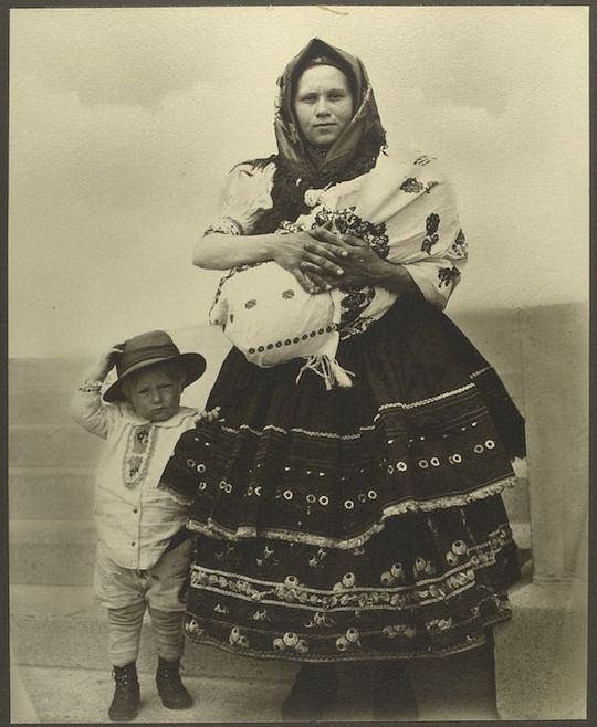 A Slovak woman and child. Portraits for Ellis Island.