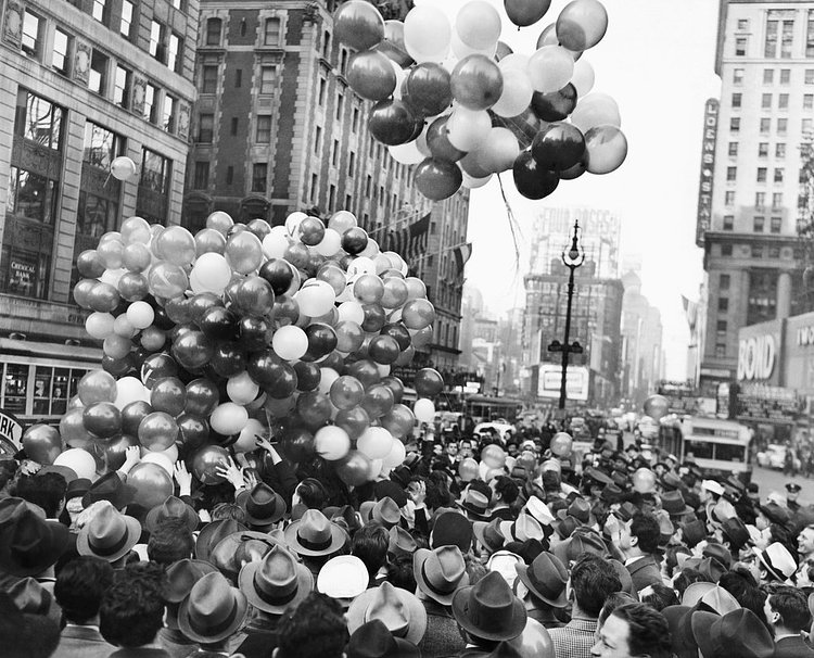 April 22, 1942: Red, white and blue balloons were toted into Times Square as part of a U.S.O. spectacle hosted by the vaudeville comedian duo Ole Olsen and Chic Johnson. Though the comedians made an appeal for “adequate recreational facilities for soldiers on detached duty in remote areas,” any air of patriotic unity dissipated as soon as the balloons were released, and “a few pugilistically inclined spectators were restrained from wholesale grabbing by the police.”