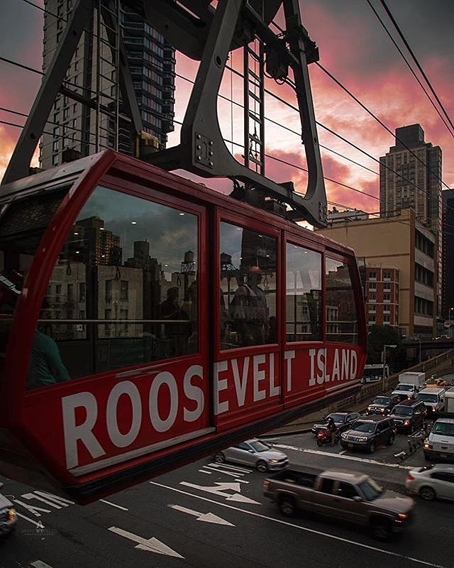 Roosevelt Island Tram, New York City. Photo via @afieldsnyc #viewingnyc