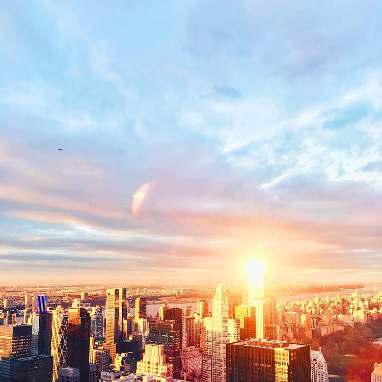 Hello, new home. I'm so happy and thankful to be here. 👋🏻 #MakeYouSmileStyle