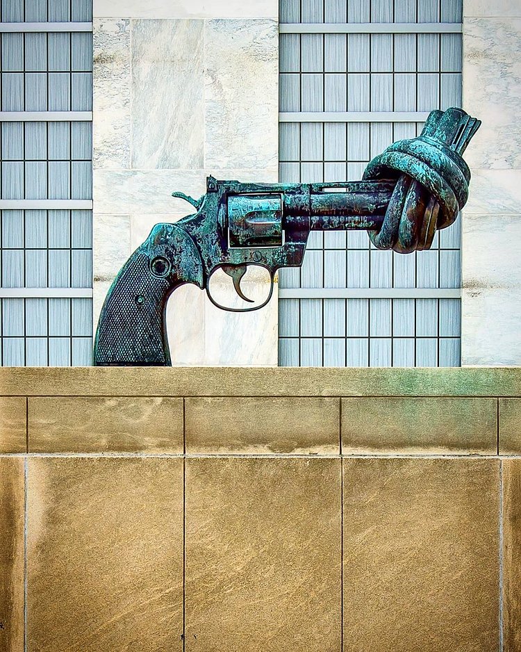 "The Knotted Gun", Carl Fredrick Reuterswärd, United Nations Headquarters, Manhattan