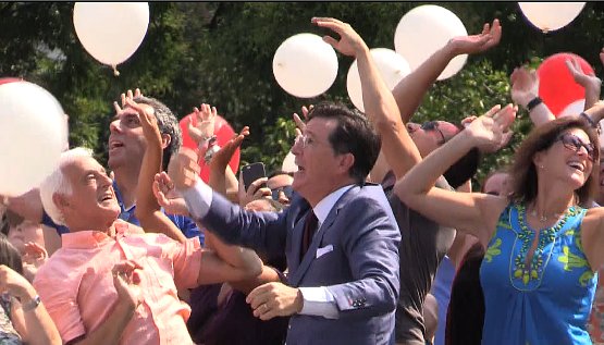 .@StephenAtHome I was in a rotten mood when I got to Union Square today, next thing  you know I was smiling http://t.co/diVJp15QcZ