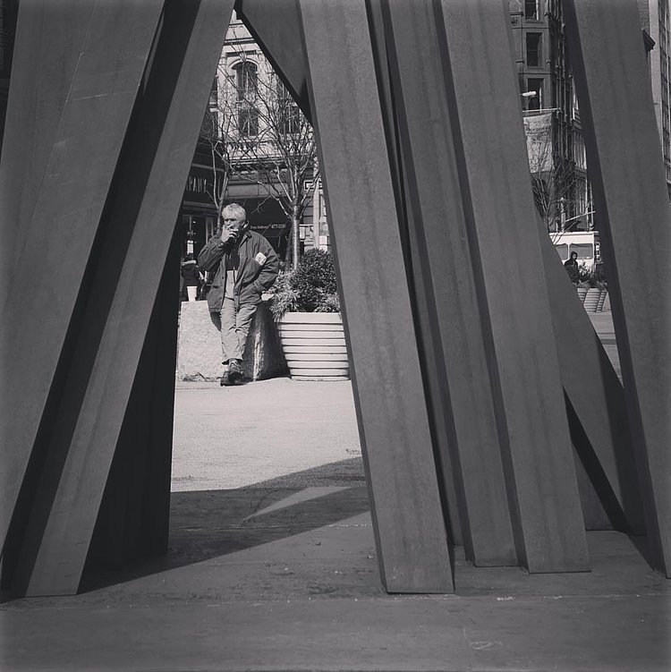 Break between the lines #unionsquare #newyork_instagram #bw #disorder #9unevenangles #bernarvenet #sculpture #vscocam #leica