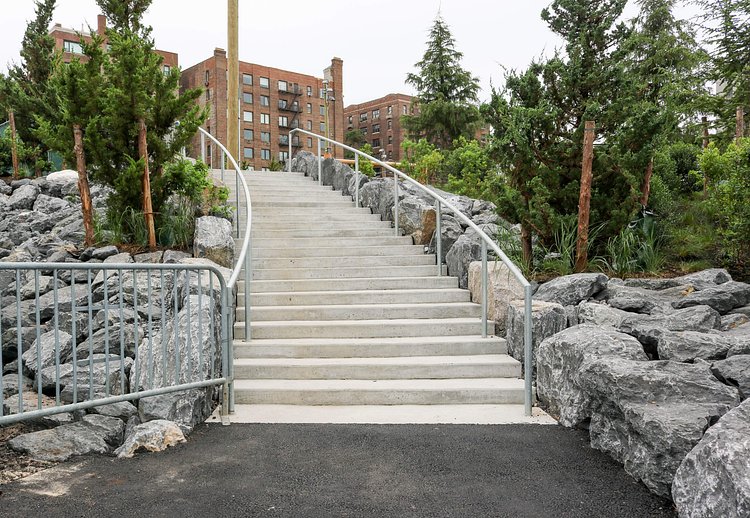 Brooklyn Bridge Park Pier 5 Uplands Green Space