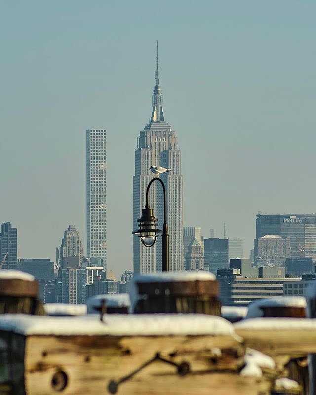Empire State Building, New York, New York. Photo via @eyecatchingphoto #newyork #newyorkcity #nyc #viewingnyc #empirestatebuilding