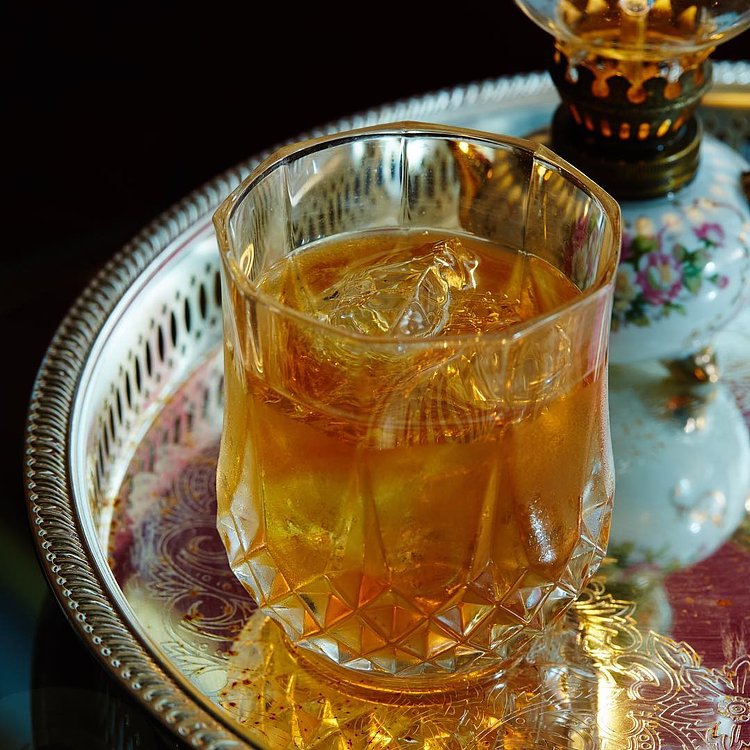 Taking it back to 1793 with this beaut ✨ toasted sunflower infused rye, oloroso sherry, Demerara