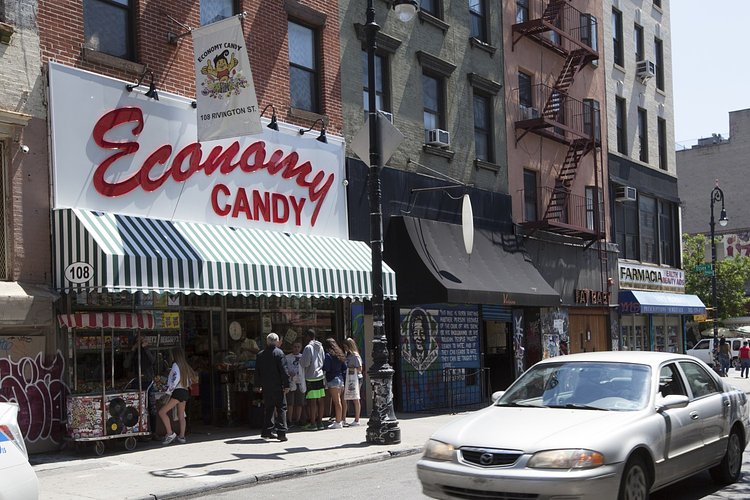 Economy Candy Installs Retro-Style Signage to Celebrate 80th Anniversary