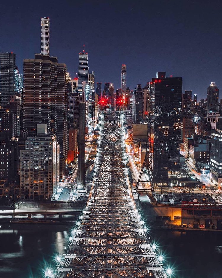 Queensboro Bridge, New York, New York. Photo via @svvvk #viewingnyc #newyork #newyorkcity #nyc #queensborobridge