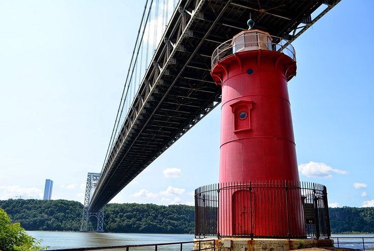 Jeffrey's Hook Light