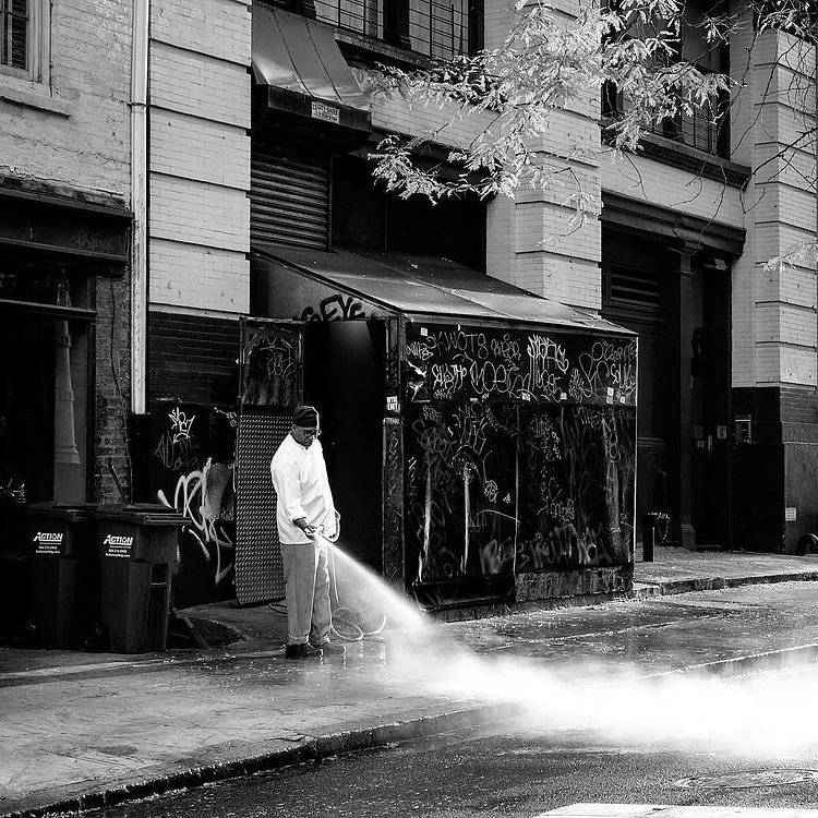 Photo via @street.noir 
#viewingnyc