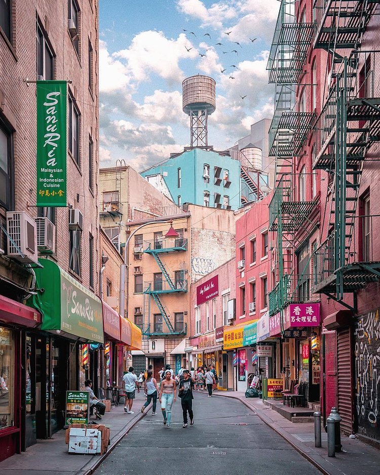 Doyers Street, Chinatown, NYC. Photo via @212sid #viewingnyc #newyork #newyorkcity #nyc