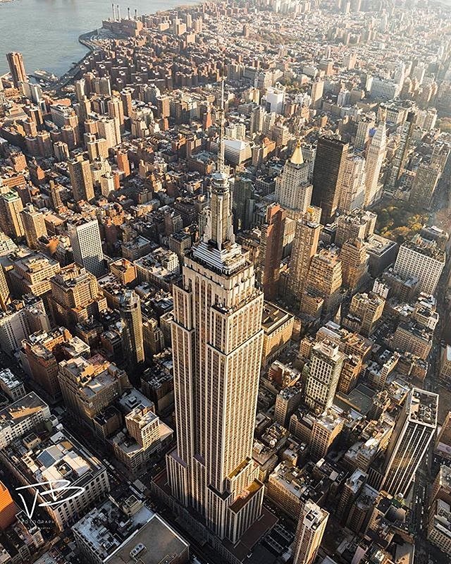 Empire State Building, New York, New York. Photo via @vikvik7 #viewingnyc #newyorkcity #newyork  #nyc