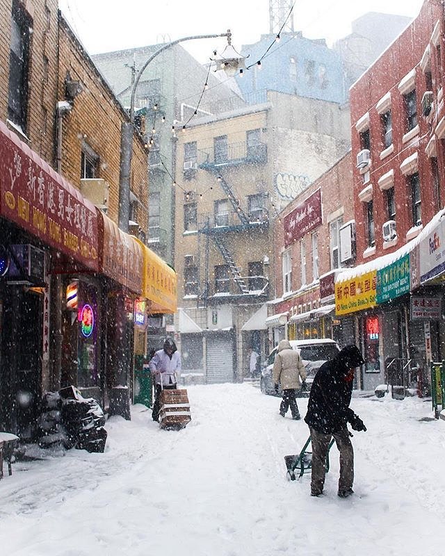 Chinatown, New York. Photo via @juliansilvermanphotos #viewingnyc #newyorkcity #newyork #nyc #snow #chinatown