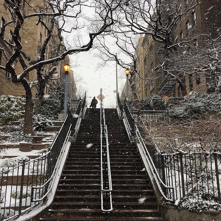 Photo via @eyesearsviewsnyc 
Washington Heights

#viewingnyc