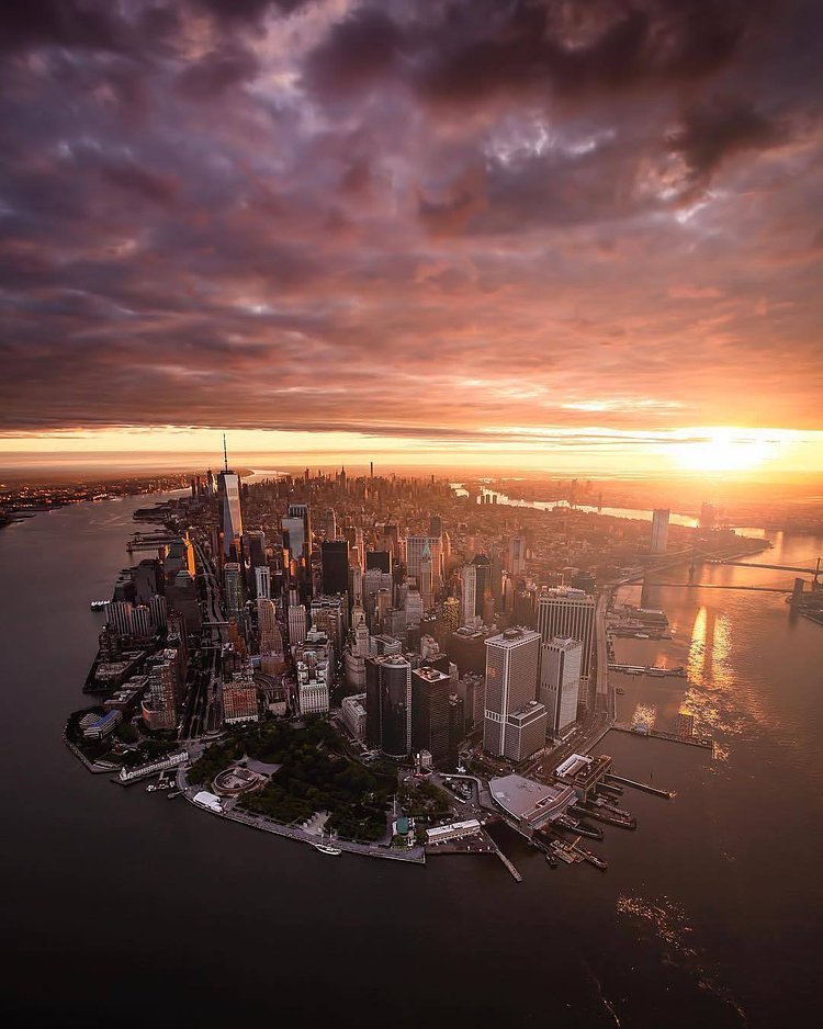 Sunrise over New York City. 📸 via @beholdingeye #viewingnyc #nyc #newyork #newyorkcity #sunrise