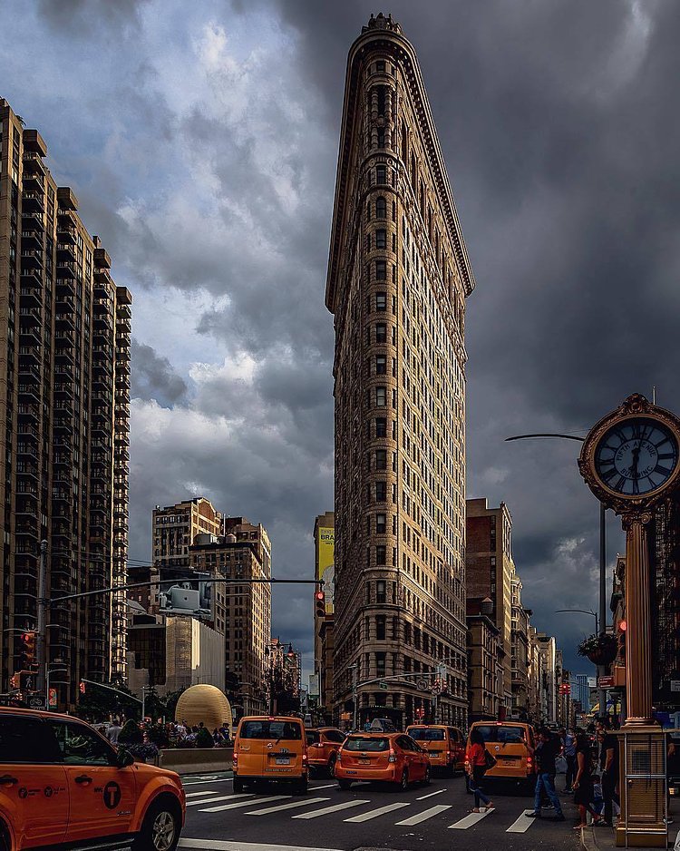 Flatiron Building, Manhattan. 📸 via @grimace_586 #viewingnyc #nyc #newyork #newyorkcity #flatironbuilding