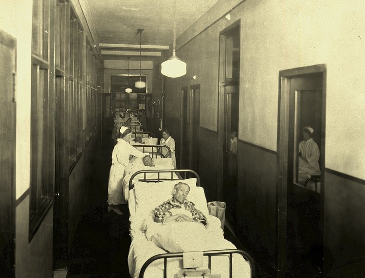 During the 1918-19 influenza pandemic, which killed upwards of 50 million people worldwide, patients at Bellevue slept in corridors, closets, and on beds of straw on the floors. No one was turned away.
