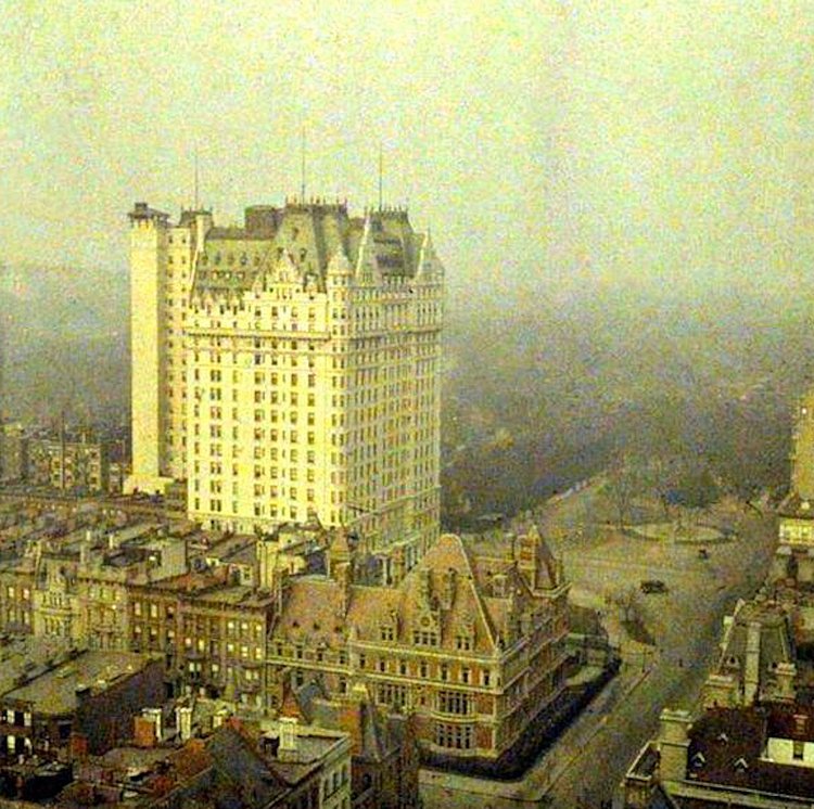 One of first color photographs of New York City—Plaza Hotel &amp; Central Park, about 1908:    #Kahn https://t.co/mCF9dzsPxv