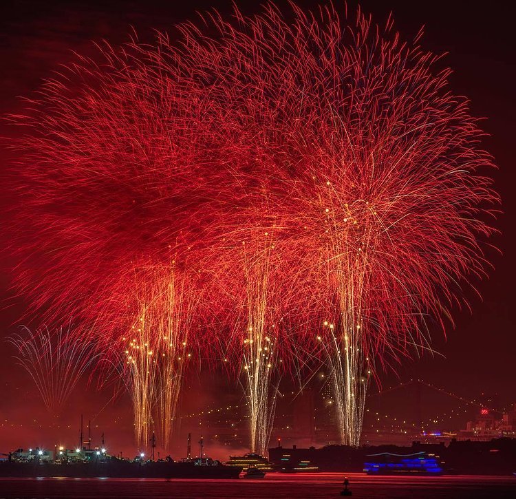 Last night’s #macysjuly4thfireworks #july4th over the #brooklynbridge #tenbabags #fox5ny #nbc4ny #nypostnyc #nypost #what_I_saw_in_Nyc  #TopNewYorkPhoto  #newyork_instagram  #weekly_feature  #pictures_of_newyork  #ig_today #wildnewyork  #nycprime_ladies #ig_nycity 
#newyork_world #loves_nyc  #travel_nyc  #icapture_nyc #unlimitednewyork #abc7ny
#nycgo #cbs2ny #ny1pic #nightshooterz