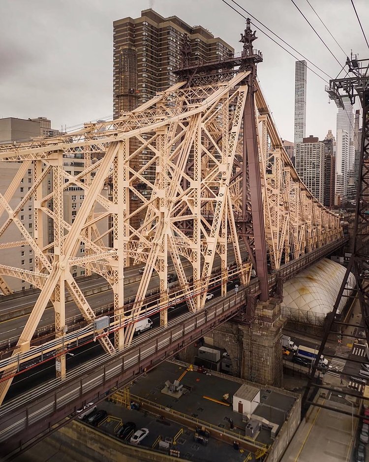 Queensboro Bridge, New York. Photo via @brooklynveezy #viewingnyc #nyc #newyork #newyorkcity #queensborobridge