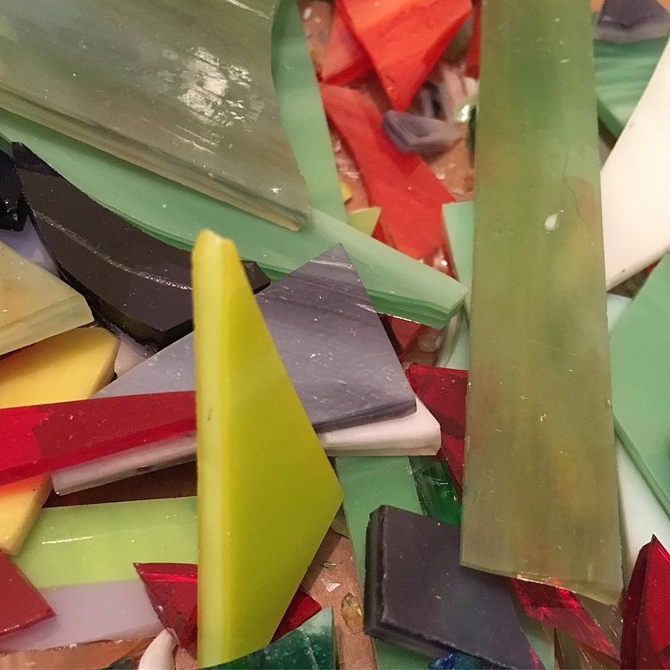 Pigeon scraps #birdup #pigeon #waste #glass #art #colorful #streetart #process #work #artoftheday #streetlightpigeon #gbpigeonnyc