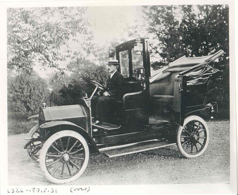 Harry Allen and French Darracq cabs, 1907: 'Taxicab' is coined
