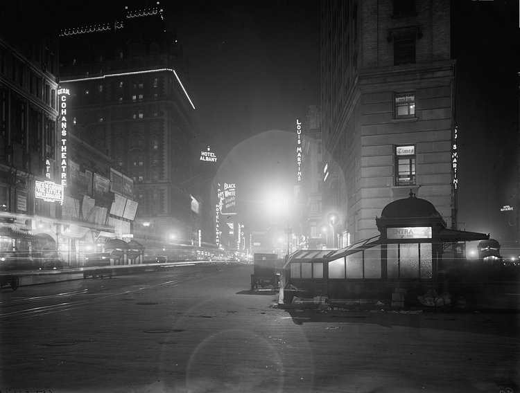 Times Square at night 1911