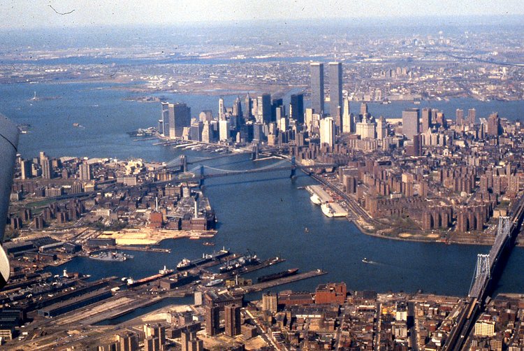 A 1981 view looking southwest: Wallabout Bay and East River (foreground), Hudson River (at right), Upper New York Bay (left) and Newark Bay in the distance.