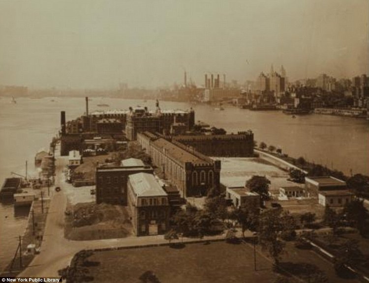 In the 1840s, Charles Dickens visited the island to see the patients at the insane asylum. The front entrance of the asylum remains on the island as the lobby to a high-rise apartment building
