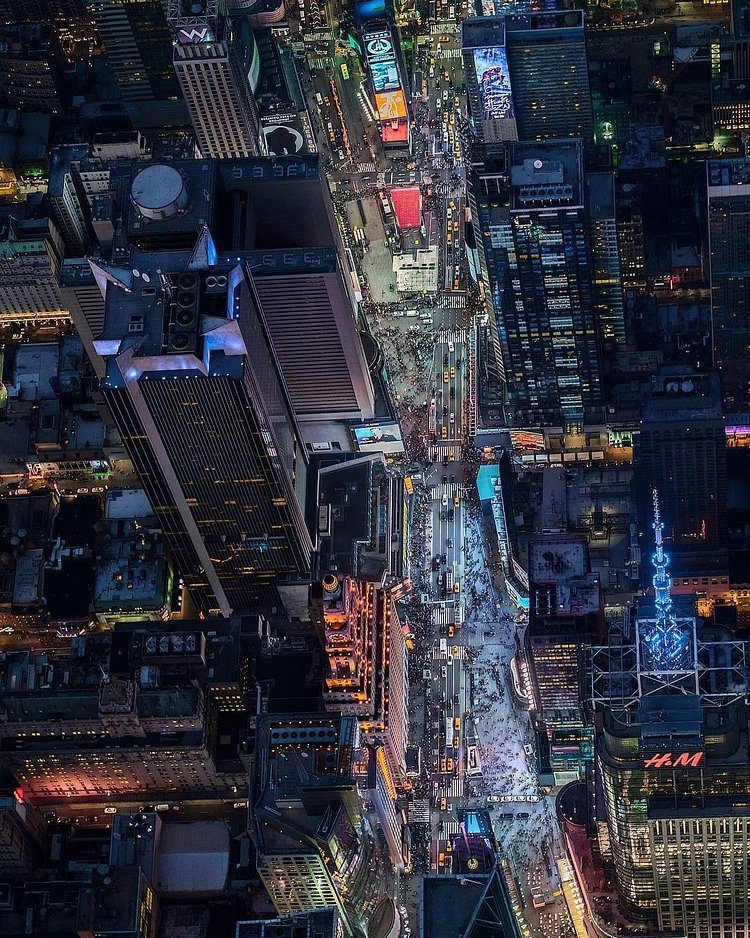 Times Square, Manhattan. Photo via @jmeade_photo #viewingnyc #nyc #newyork #newyorkcity #timessquare