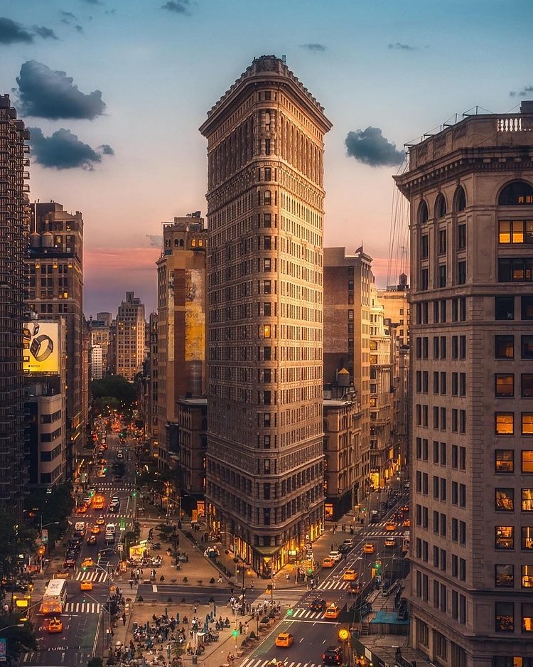 Flatiron Building, New York, New York. Photo via @bartblachnio #viewingnyc #nyc #newyork #newyorkcity #flatironbuilding