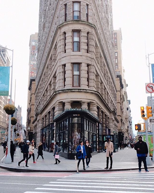 Flatiron Building, New York, New York. Photo via @groveandbleecker #viewingnyc #newyork #newyorkcity #nyc #flatironbuilding #flatiron