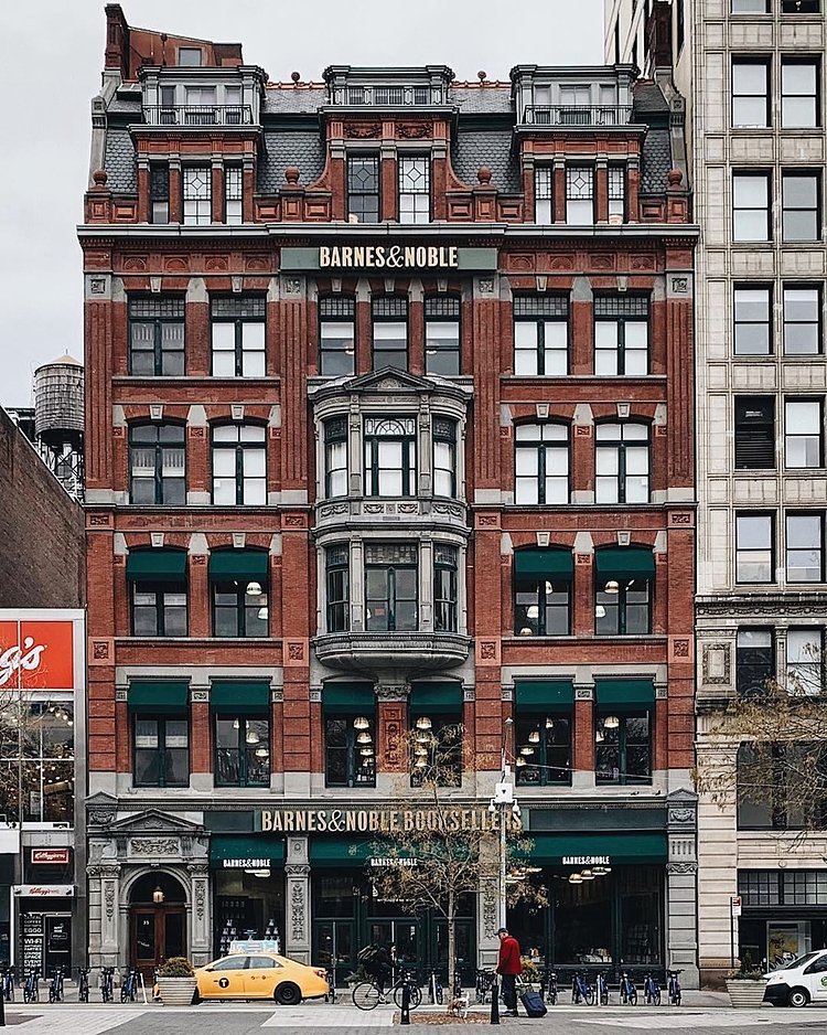Union Square, Manhattan. Photo via @melliekr #viewingnyc #nyc #newyork #newyorkcity