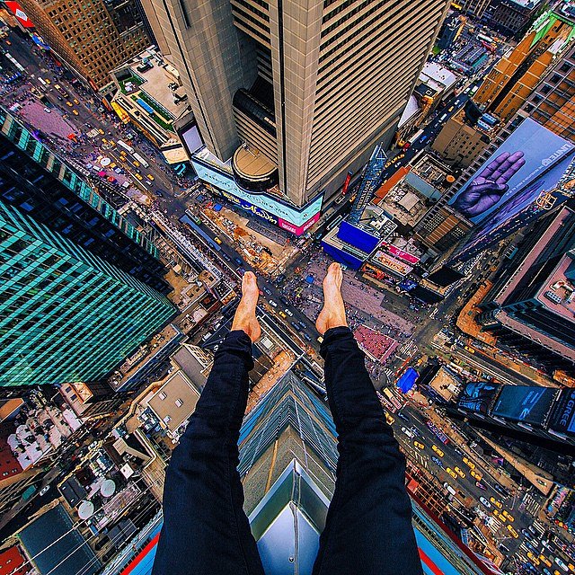 • #BareFeetFirst •

Due to the success of the previous #BareFeetFirst photo over Times Square I decided to ventured out again with @mjinnyc @bbsinghphotos and @marzenka_ to capture the daytime version - such a crazy experience and super stoked with the outcome 👻 #beautifuldestinations 💚
