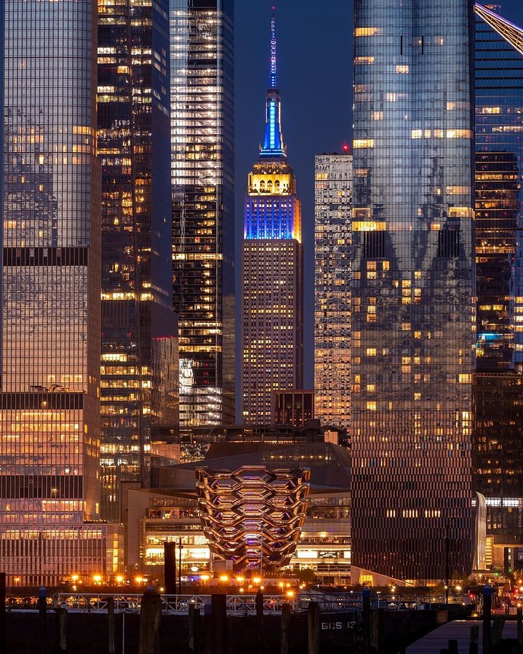 “Empire State Building vs The Vessel” #newyorkcity #nycprimeshot #iloveny #nycpassion #ilovenewyork #buildingstylesgf #nybynewyorkers  #instagramnyc #iheartnewyorkny #bestofnewyork #lovenyc #photowall #photooftheday #postcardsfromtheworld #imagesofnyc #insta_america #vibrant_globe #the_visionaries #myCity_life #Jaw_dropping_shotz #Splendidshots #Photowall #Hot_shotz #NBC4NY #what_i_saw_in_nyc