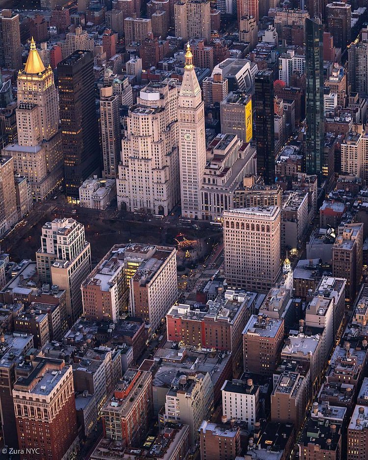 Flatiron District, Manhattan. Photo via @zura.nyc #viewingnyc #newyork #newyorkcity #nyc #flatirondistrict