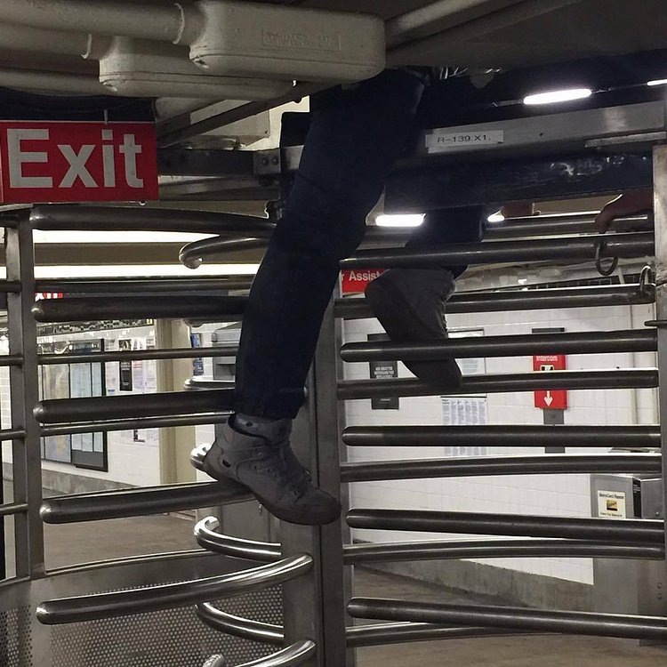 It's really never a dull moment during the morning commute. Some motherfuckers just really like to ice skate uphill!!!! I know fares are going up, but why did you think this would've ended well.🤦🏾‍♂️🤦🏾‍♂️🤦🏾‍♂️ #why #stupid #zen #funny #nyc #subway #vibes #goodmorning #lmao #wtf