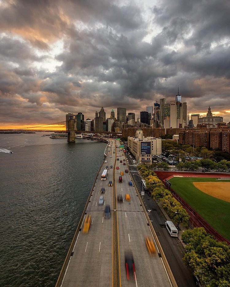 A lot of us are really sad today about the loss of our friend @heavy_minds He was a young man with incredible talent and vision. He inspired me and many of my friends with his spectacular photography and his daring explorations, and he had a great sense of poetry about everything he did. Visit his feed and read the captions on his photos. They will break your heart. It is too tragic to lose someone with so much left to do in life at such a young age. My thoughts are with his friends and his family.
✨✌🏼✨
Camera: Nikon D7200
Lens: Nikkor 10-24 @ 10mm
ISO: 100
Aperture: F16
Exposure: 1/6s
NEF (RAW) format
Post-processing/Edit: Lightroom
✨🌇✨🌆✨🏙✨🌉✨
#ig_mood #moodygrams #moody #sunset_pics #sunset_madness #sunset #sunsets #sunlight #cloudporn #clouds #manhattanbridge #manhattan #downtown #architecturephotography #architecturelovers #architectureporn #architecture #streetframe #streets_vision #streets #street #streetphotography #streetphoto #beautifuldestinations #heatercentral #topnewyorkphoto #ny #nyc #nbc4ny