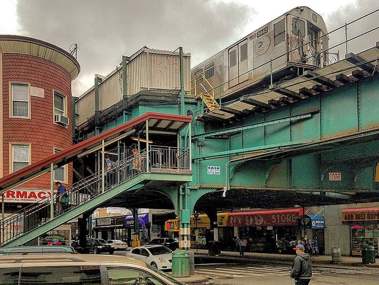 A #J_train leaves the #111th_Street_Station.